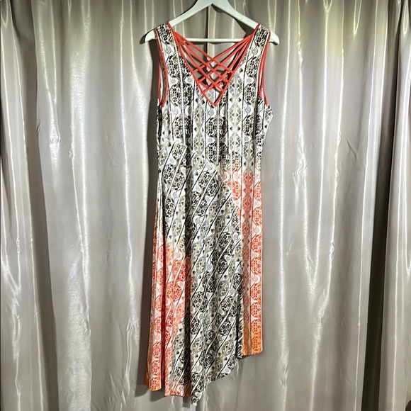 Elegant Black and Orange Patterned Dress - Picture 6 of 6